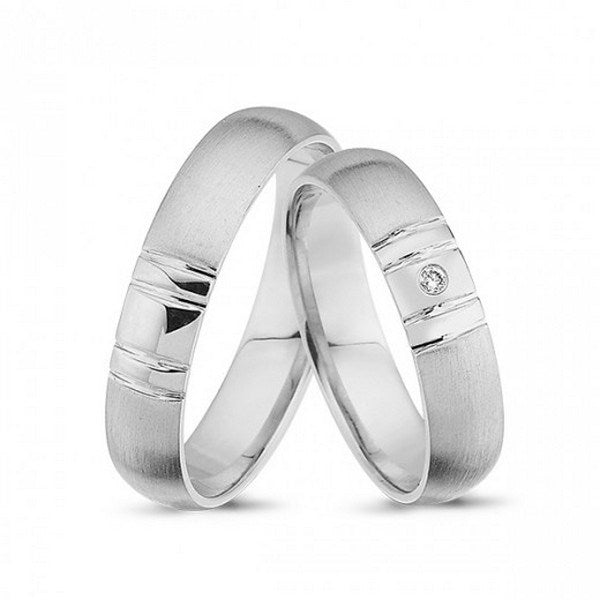 Smagfulde Nuran vielsesringe i 14 kt hvidguld med mønster og 0,01 ct diamant.